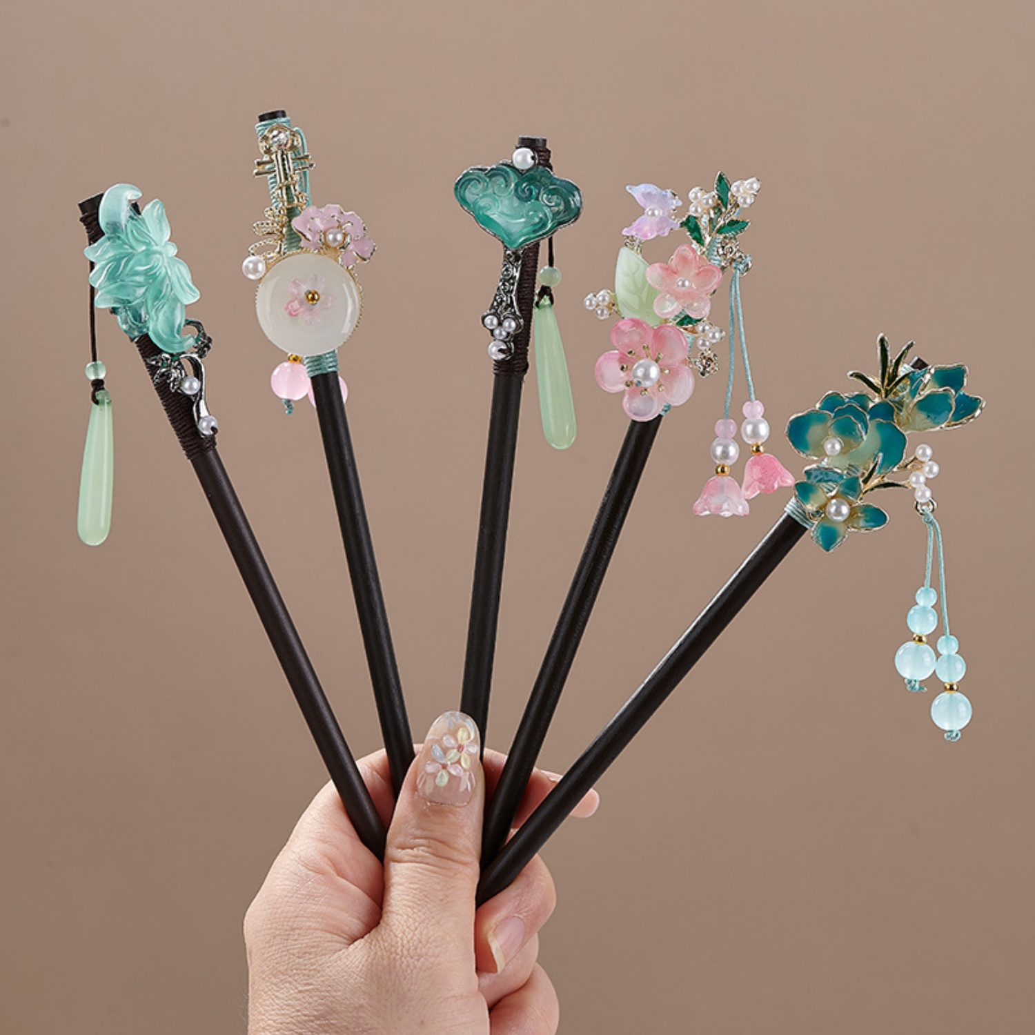 Pearl Hair Pin - دبوس شعر خشبي بتصميم زهور عتيق