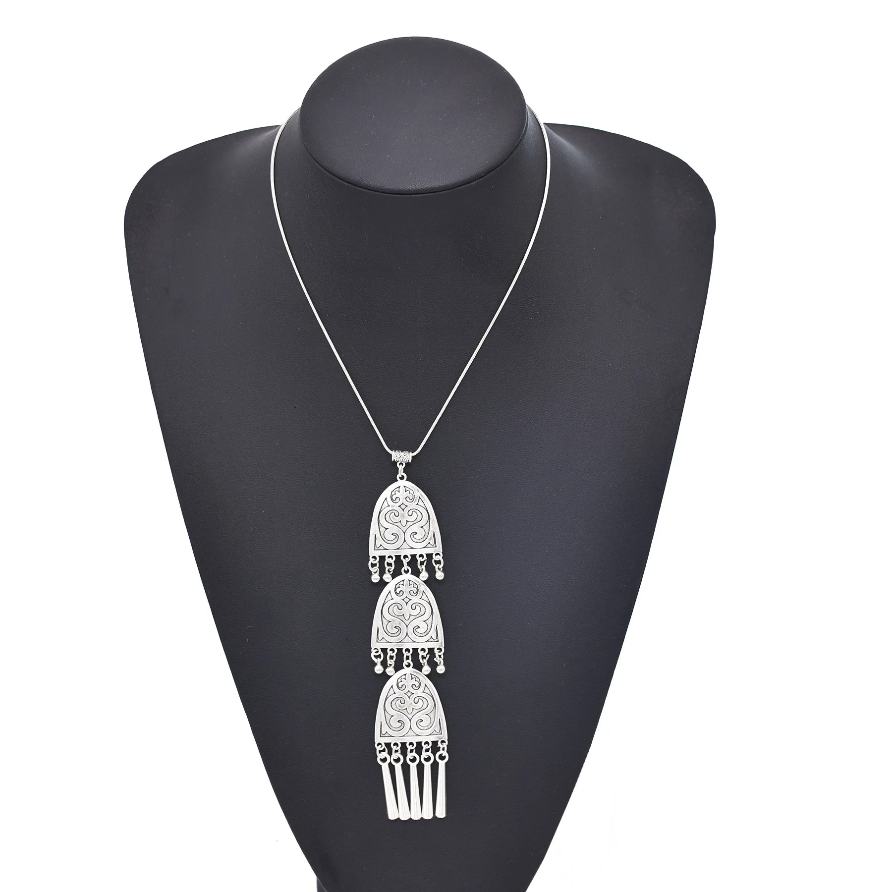 Women Accessories Nepal - خمر فضي العرقية عنصر قلادة قلادة
