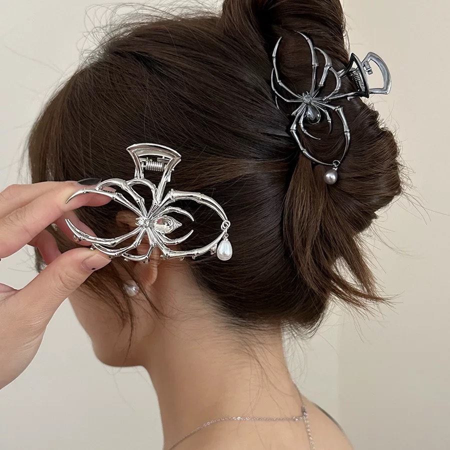 مشابك شعر على شكل عنكبوت أسود  - مراجعة Women Accessories Business وسعره