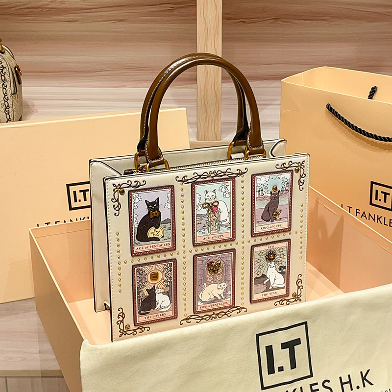 حقيبة يد نسائية فاخرة من الجلد - مراجعة Women Accessories Business وسعره