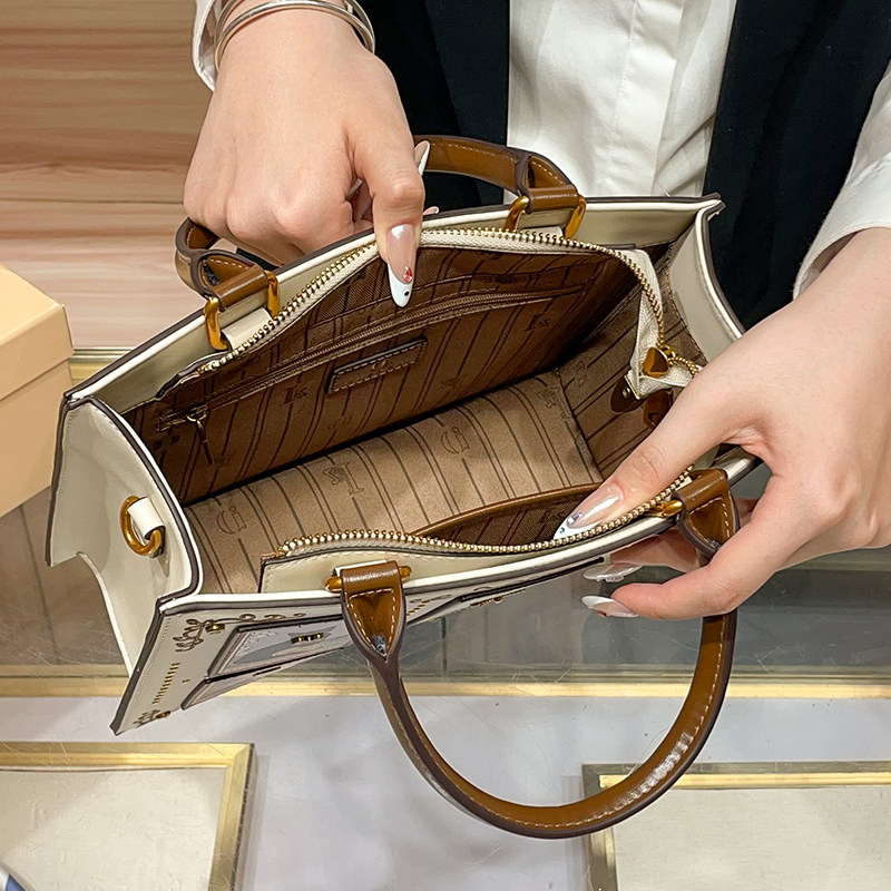 حقيبة يد نسائية فاخرة من الجلد - مراجعة Women Accessories Business وسعره